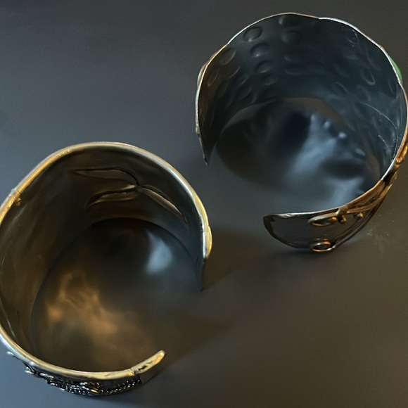 Pair of statement cuff bracelets - Picture 6 of 12